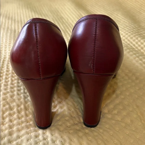 Vintage Etienne Aigner Burgundy Leather Pumps - Picture 6 of 7